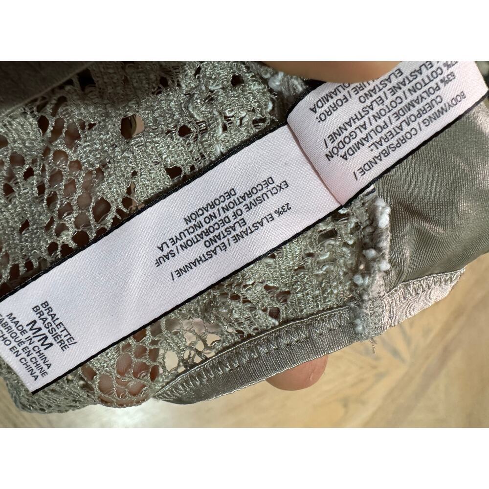 Victoria’s Secret Unlined Wireless Double V Bralette size medium - Picture 6 of 6